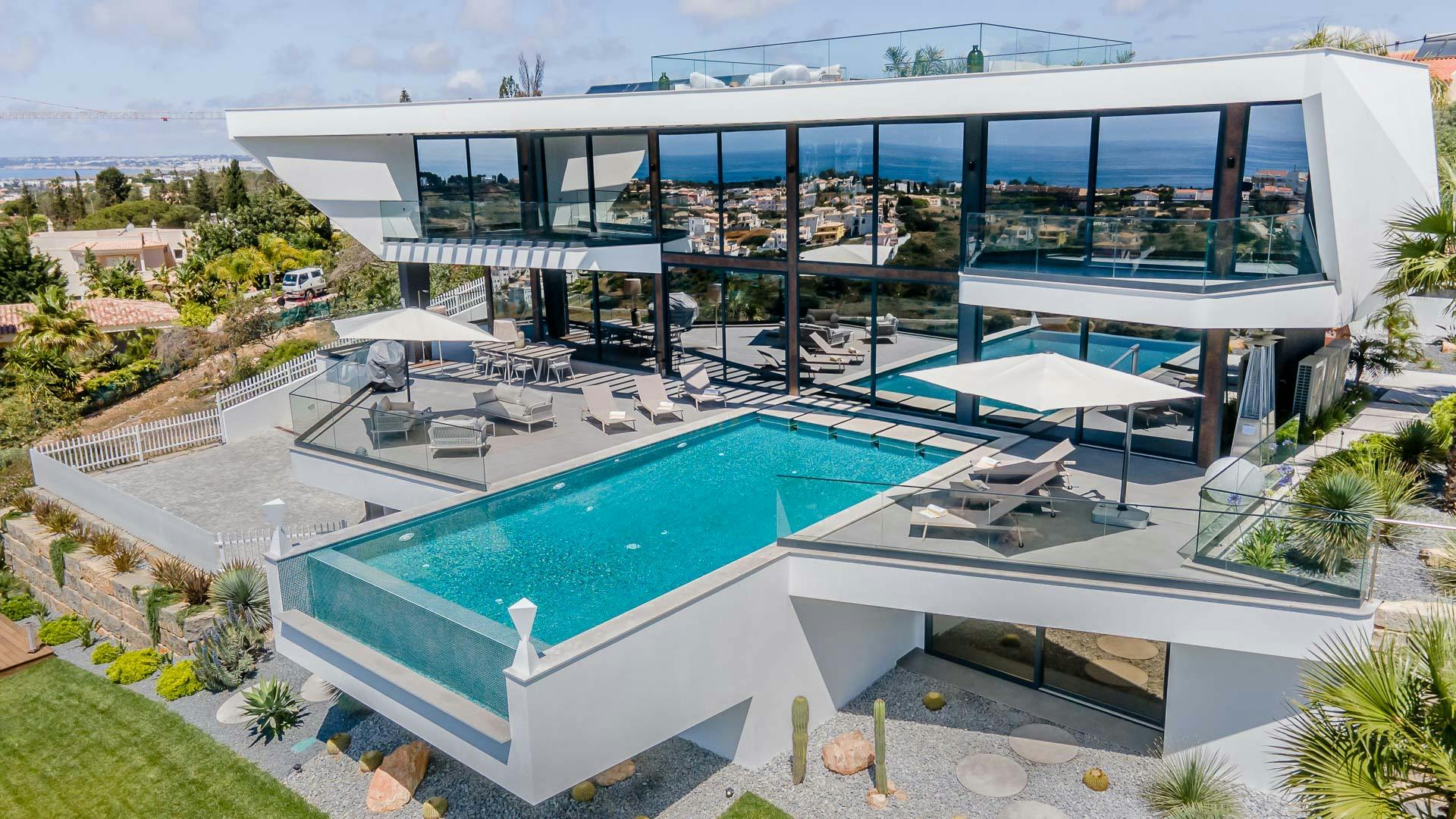 listing-64b6d9b17fe9f4eccf020776-Luxury Villa with Infinity Pool in the Algarve